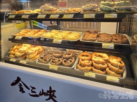 台北駅　金三侠牛角　パン