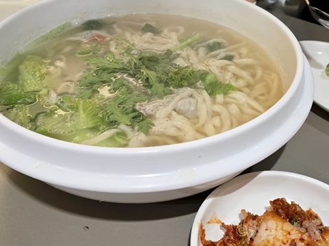 市庁　ジョジョカルグクス　うどん　海鮮チヂミ