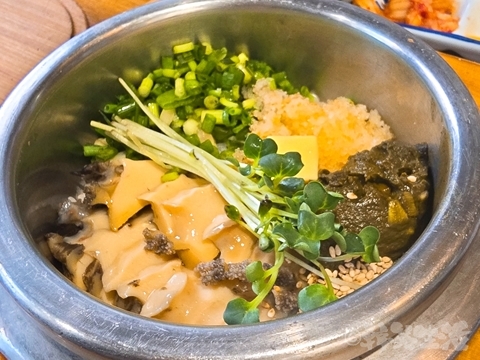 韓国グルメ　益善洞　鐘路3街　タムソッ　釜飯　あわび釜飯