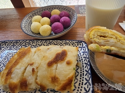 台湾グルメ　行天宮　軟食力　朝食