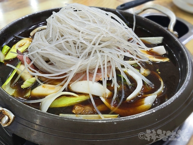 韓国グルメ　明洞　乙支路チョンジュオク　イカとカルビ