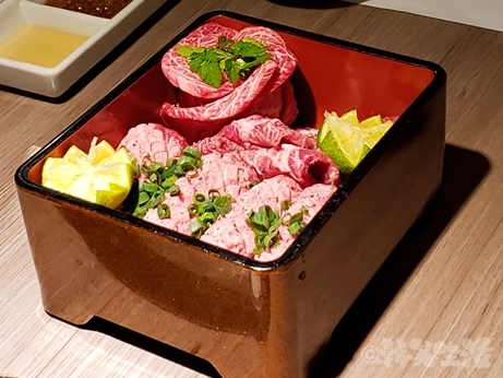 肉と日本酒　千駄木　肉山　焼肉