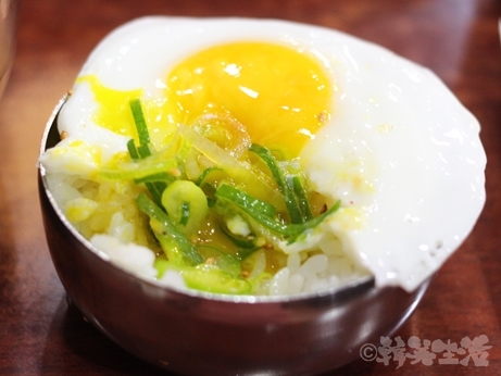韓国グルメ　朝食　美肌スープ　プゴク　明洞　目玉焼き　セウジョ