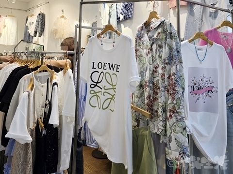 東大門　買い物　パロディー　ロエベ　ディオール