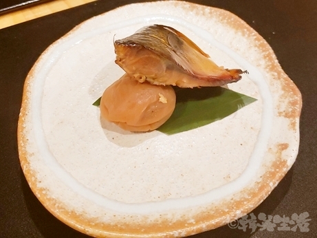 銀座　人気店　魚勝　コース　鯖の燻製