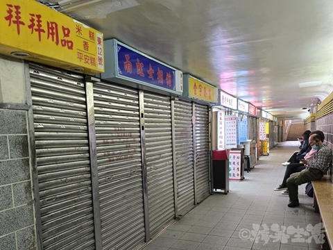 台北　行天宮　占い横丁