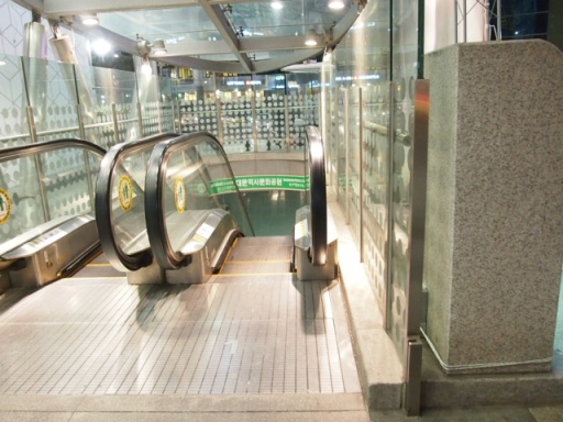 東大門歴史文化公園駅の出口2