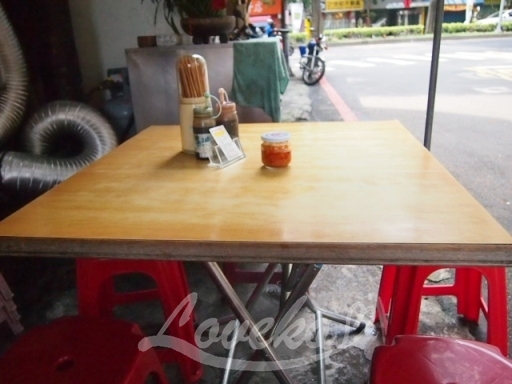 民生炒飯-テーブル
