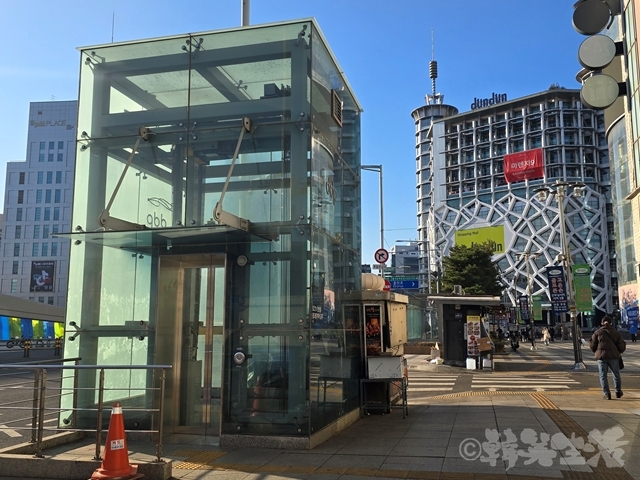 東大門歴史文化公園　エレベータ　エスカレータ　スーツケース　行き方