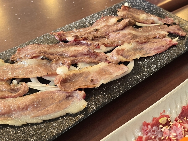 台南　阿銘牛肉湯　牛刺　炙り牛肉　牛肉湯