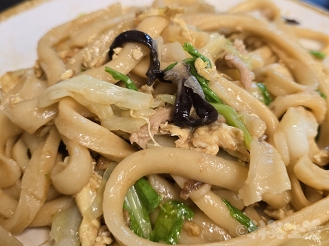 台湾グルメ　大安　山西御品刀削麵館　刀削麺　牛肉湯　木須炒刀削麺