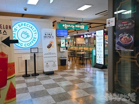 東大門　総合市場　6F　カフェ　食堂街　ベンチ