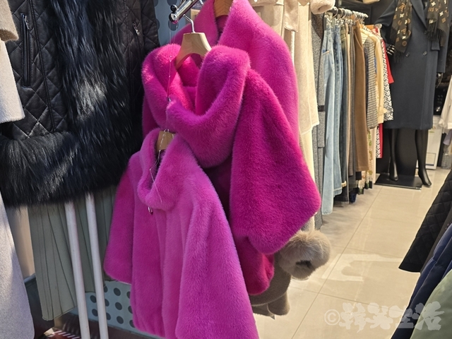 東大門　ミリオレ　フェイクファー　ポンチョコート