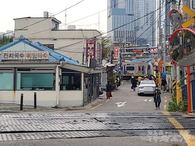 私のおじさん ロケ地 踏切