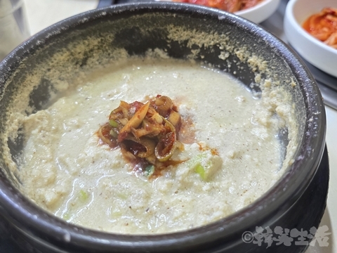 東大門　コンマウル食堂　チゲ　エゴマ