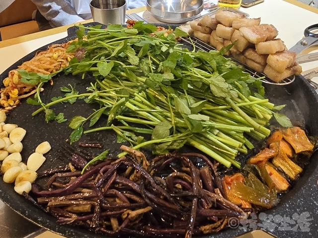 月火食堂 蜜ろう サムギョプサル 熟成肉