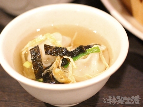 台湾グルメ　小籠包　永康街　好公道 金鶏園　蘇式湯包　スープ