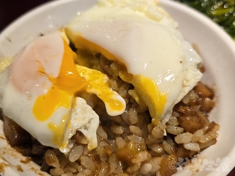 台湾グルメ　魯肉飯　台北駅　大稻埕魯肉飯　行列　人気店