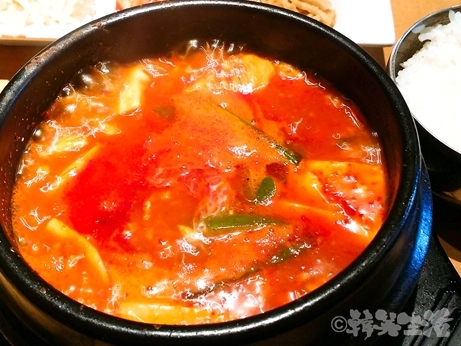 西新宿　韓国料理　韓感　スンドゥブチゲ