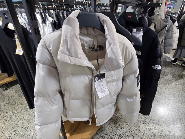 東大門 ノースフェイス 広蔵市場 アウトレット ホワイトレーベル