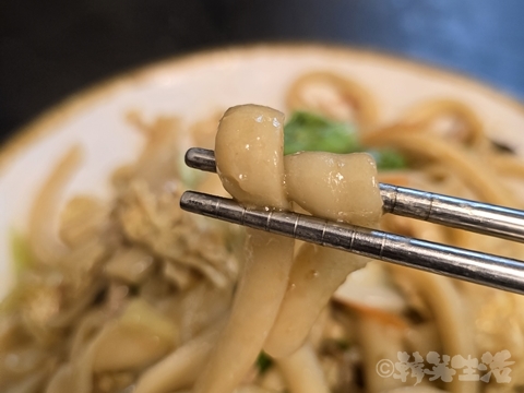 台湾グルメ　大安　山西御品刀削麵館　刀削麺　牛肉湯　木須炒刀削麺