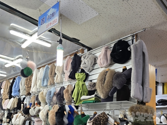 東大門 平和市場 マフラー ラビットファー ポンポン