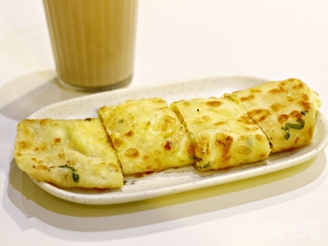 台湾グルメ　南京復興　朝食　チーズ入り　蛋餅　味鼎