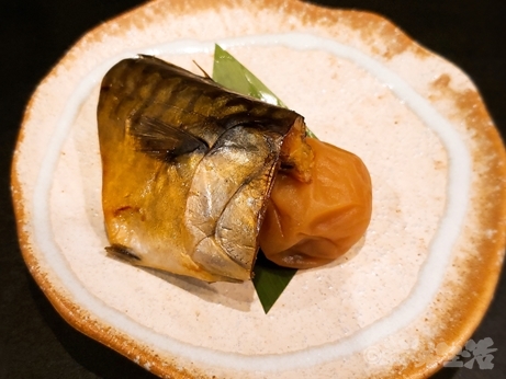 銀座　魚勝　海鮮料理　うにパスタ　ローストビーフ丼　いなり寿司