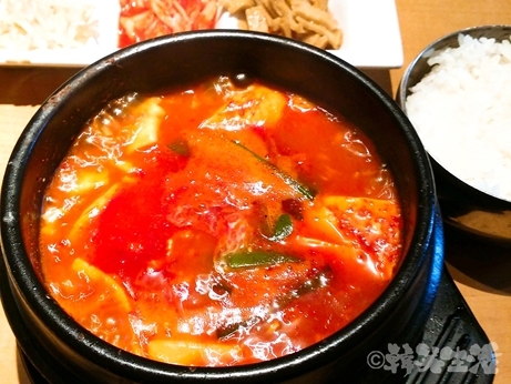 新宿　韓国料理　韓感　チゲ