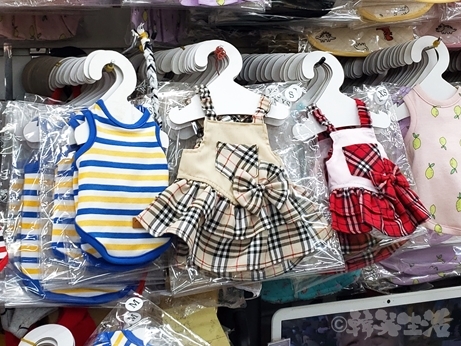 韓国　ソウル　南大門　ペット用品　犬の洋服　市場　ブランド　パロディ