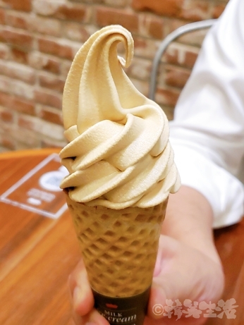 韓国　カフェ　ポールバセット　Paul Bassett　ミルクティー　ソフトクリーム　期間限定