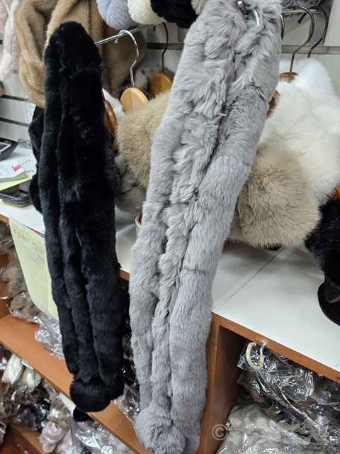 東大門 平和市場 マフラー ラビットファー ポンポン