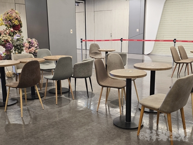 台湾カフェ　路易莎咖啡　ルイサコーヒー　台北駅