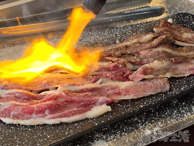 台南　阿銘牛肉湯　牛刺　炙り牛肉　牛肉湯