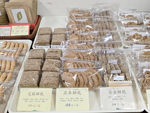 台湾みやげ　永康街　手天品　シナモンクッキー　パイナップルケーキ