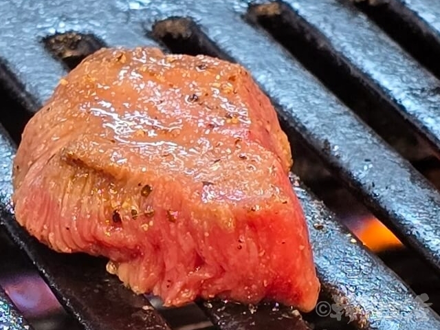 焼肉やっちゃん 神田 カウンター焼肉 上ハラミ