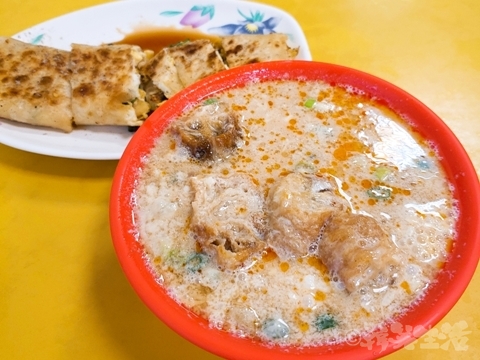 台湾グルメ　台湾の朝食　世界豆漿大王　雙連　蛋餅　豆漿