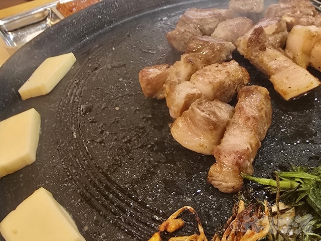 月火食堂 蜜ろうサムギョプサル 熟成肉 モクサル