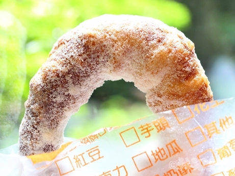 台北　雙城街　脆皮鮮奶甜甜圈　ドーナツ