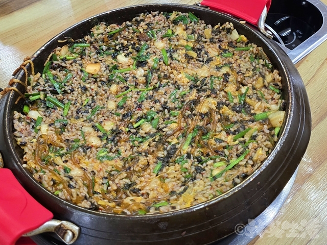 韓国グルメ　明洞　乙支路チョンジュオク　イカとカルビ