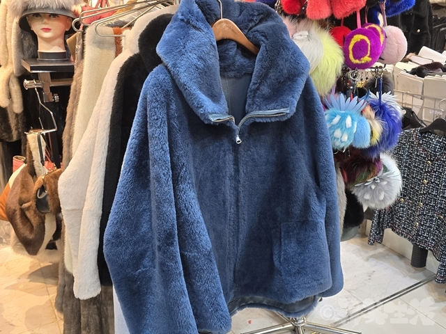 光熙市場　カリス　コート　ファー