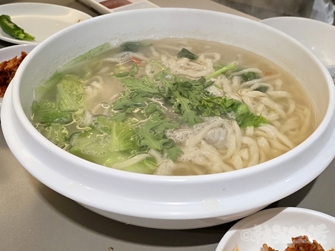 市庁　ジョジョカルグクス　うどん　海鮮チヂミ