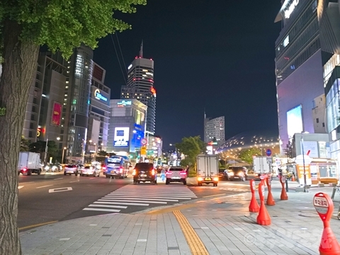 金浦空港から　東大門歴史文化公園　5号線　エレベーター　エスカレーター　4番出口