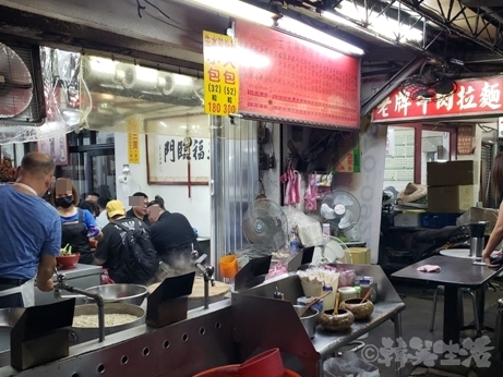 台湾グルメ　台北　城中市場　老牌牛肉拉麺大王　炸醤麺