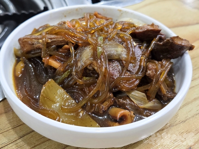 韓国グルメ　明洞　乙支路チョンジュオク　イカとカルビ