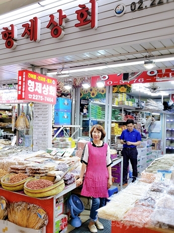 韓国　市場　中部市場　乾物　プゴク　松の実
