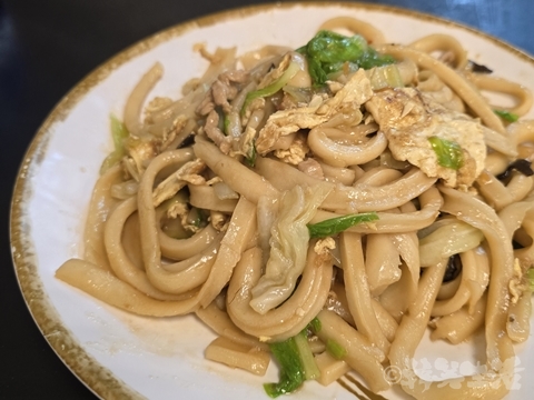 台湾グルメ　台北　大安　山西御品刀削麵館　刀削麺　牛肉湯