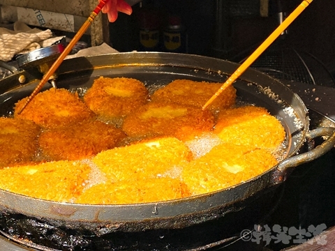 "東大門　屋台　露店　朝食　思い出の野菜パン　追憶の野菜パン　行列