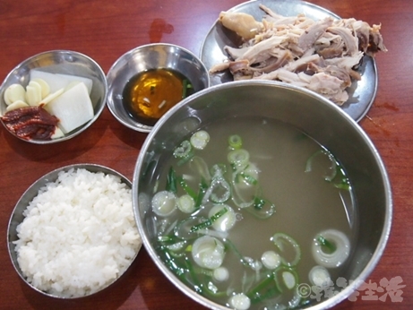 ソウル　朝食　タッコムタン　鶏の水炊き