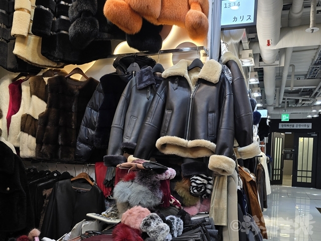 東大門　光熙市場　カリス　手袋　ミンク